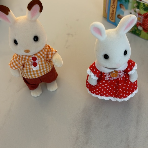 Calico Critters hopscotch rabbit family - Picture 2 of 4